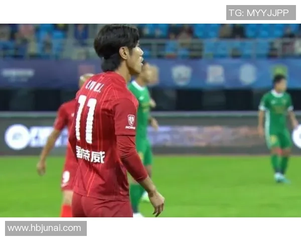 武汉足球队以62分领跑大师赛积分榜展现强大实力